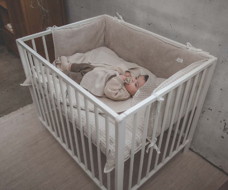 Tochtkussen Koeka Bedomrander/Boxomrander, geschikt voor babybed/park | Amsterdam sand