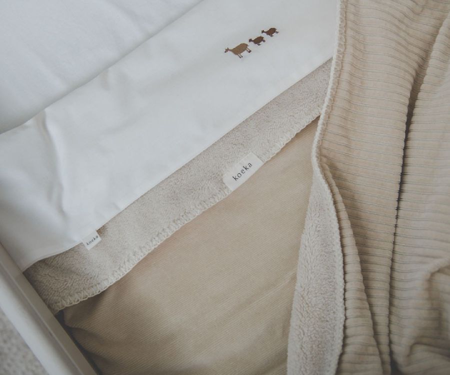 Deken Koeka, geschikt voor babybed 60x120/babybed 70x140 | Oddi warm white