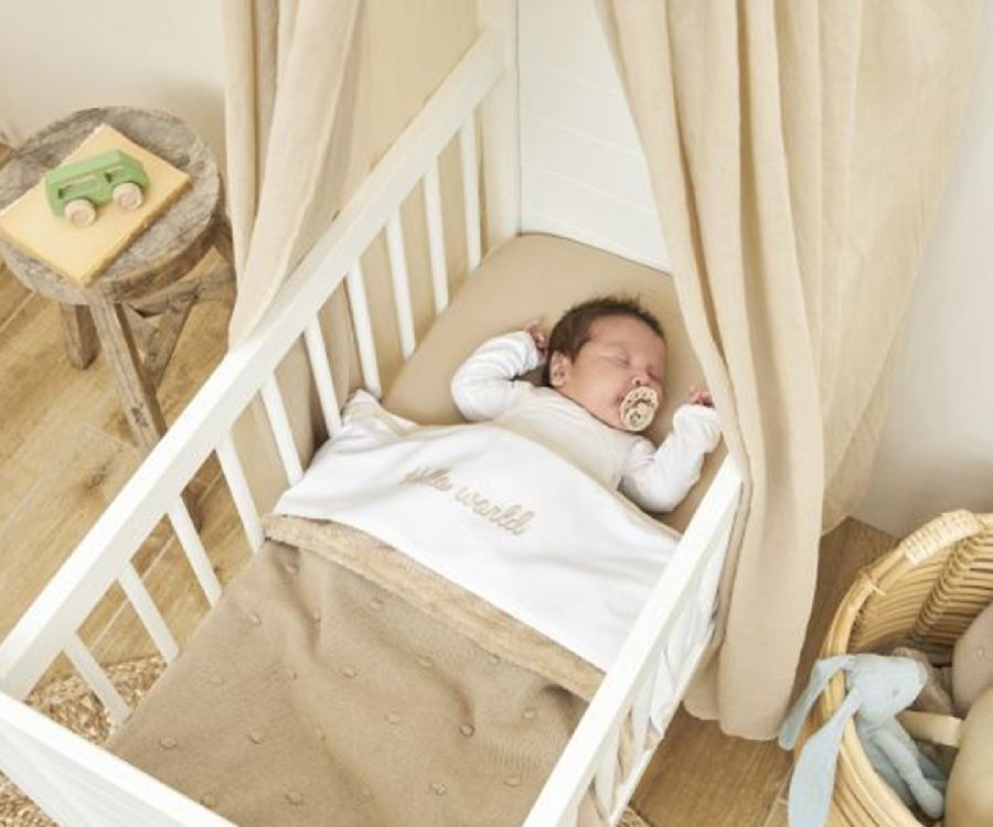 Deken Meyco Baby Fleece, geschikt voor babybed 60x120/babybed 70x140 | Mini Knots sand
