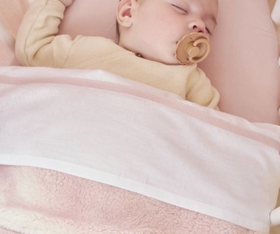 Deken Meyco Baby Fleece, geschikt voor babybed 60x120/babybed 70x140 | Mini Knots soft pink