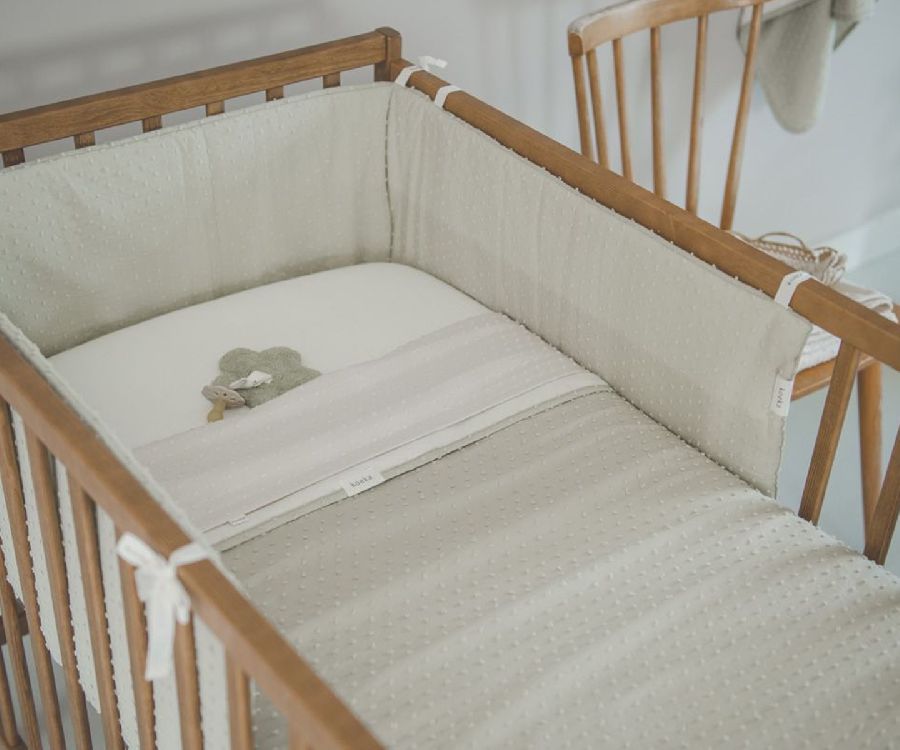 Tochtkussen Koeka Bedomrander/Boxomrander, geschikt voor babybed/park | Napa sage