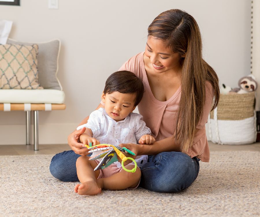 Zacht boekje Infantino Link & squeak animal crinkle book