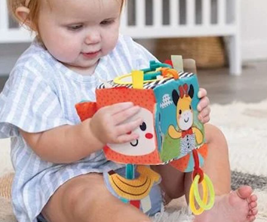 Zachte activiteitenkubus Infantino Peek & seek sensory discovery cube