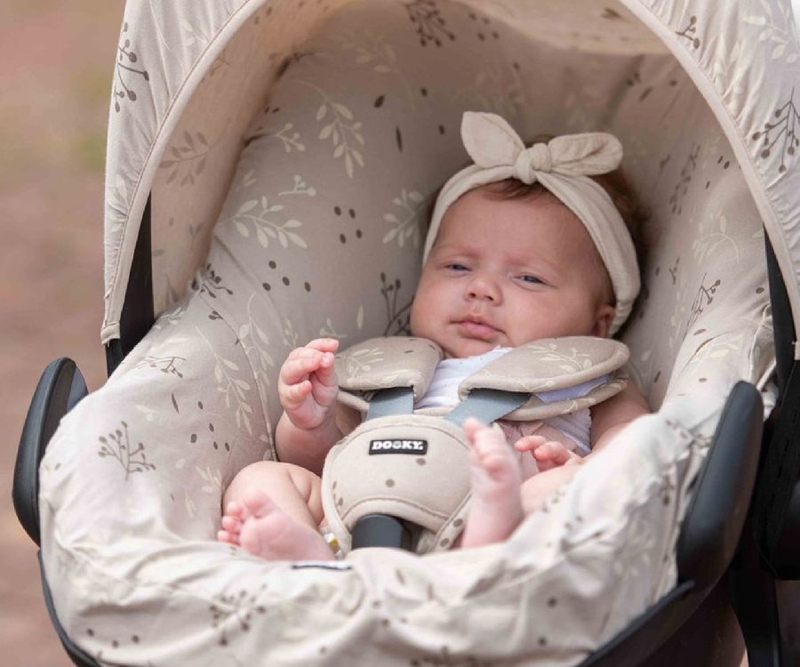 Autostoel hoes Dooky Seat Cover, geschikt voor Joie Baby/Nuna/Cybex/Maxi-Cosi/Joolz i-Snug 2/Pipa Next/Pipa Urbn/Cloud G i-Size/Cloud G i-Size Plus/Cloud T i-Size/Cloud T i-Size Plus/Cabriofix i-Size/Pebble 360 Pro2/Pebble 360/Pebble S/Joolz x MC Pebble 360 Pro2 | Romantic Leaves Beige