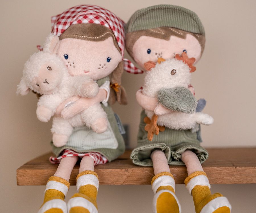 Pop Little Dutch Knuffelpop boer Jim met kip | Little Farm