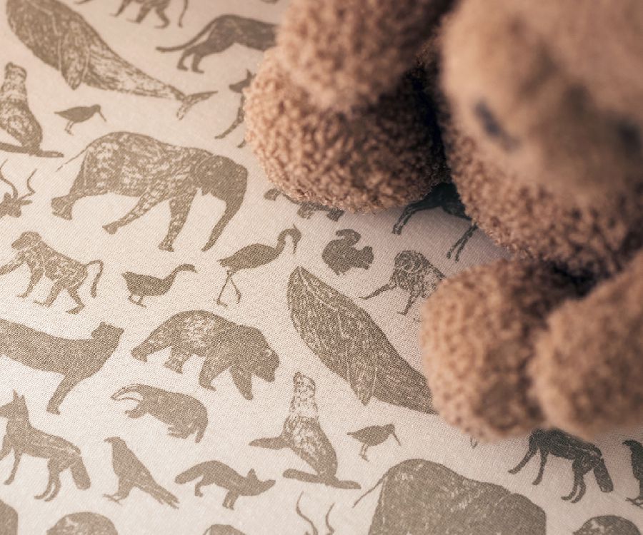 Hoeslaken Jollein, geschikt voor babybed 70x140/babybed 70x150/babybed 75x150 | Animals olive green