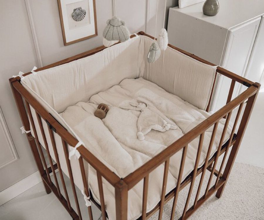 Tochtkussen Koeka Bedomrander/Boxomrander, geschikt voor babybed/park | Faro warm white