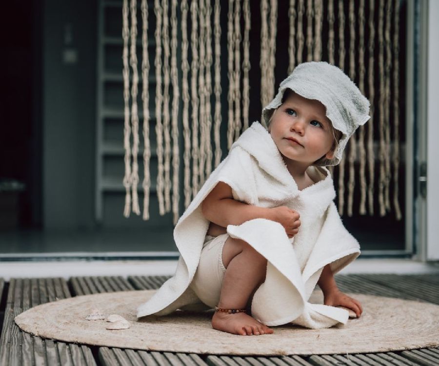 Poncho Koeka, badcape | Dijon Daily warm white