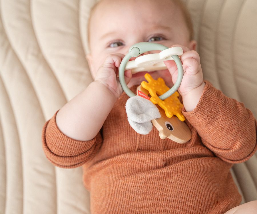 Rammelaar Done by Deer Happy Clouds | Sensory Activity Ring