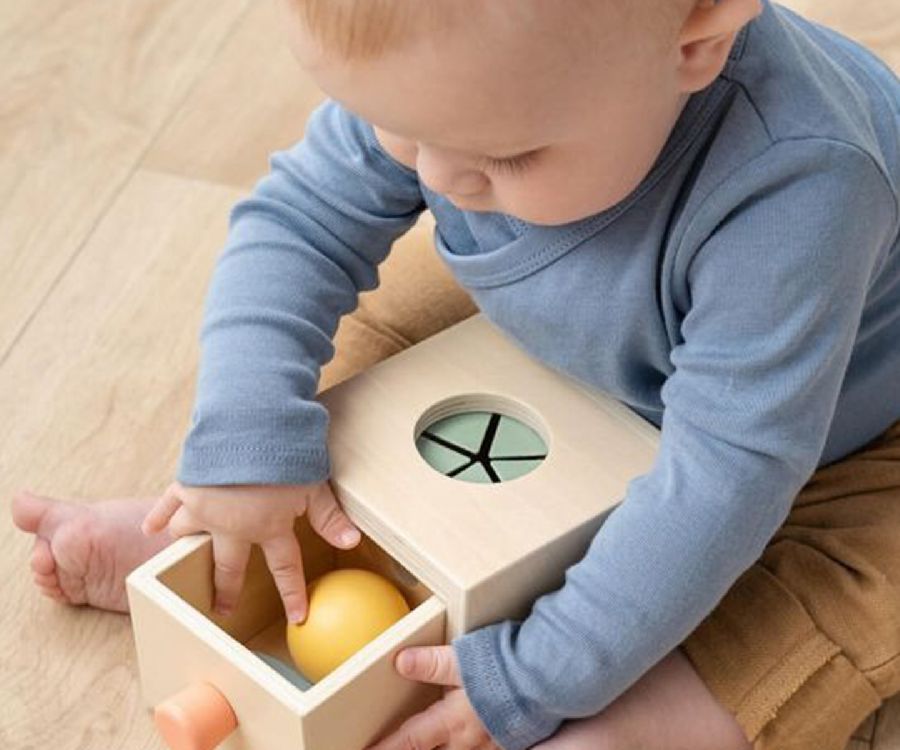 Stevige activiteitenkubus Done by Deer Nozo