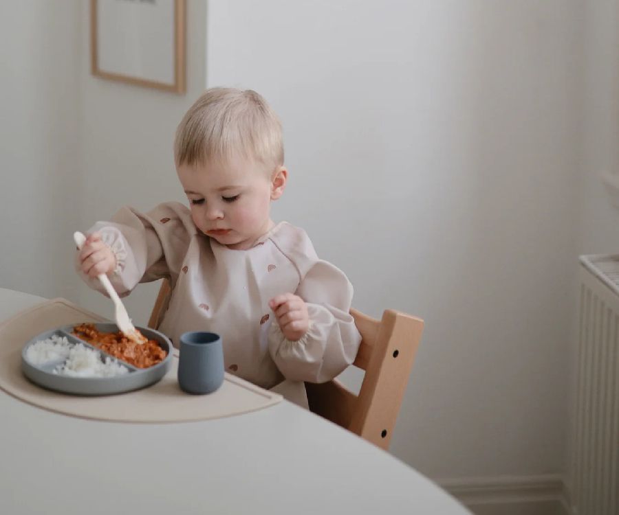 Slabbetje Mushie Long Sleeve Bib