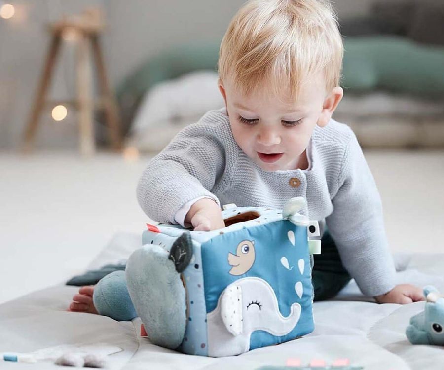 Zachte activiteitenkubus Done by Deer Deer Friends