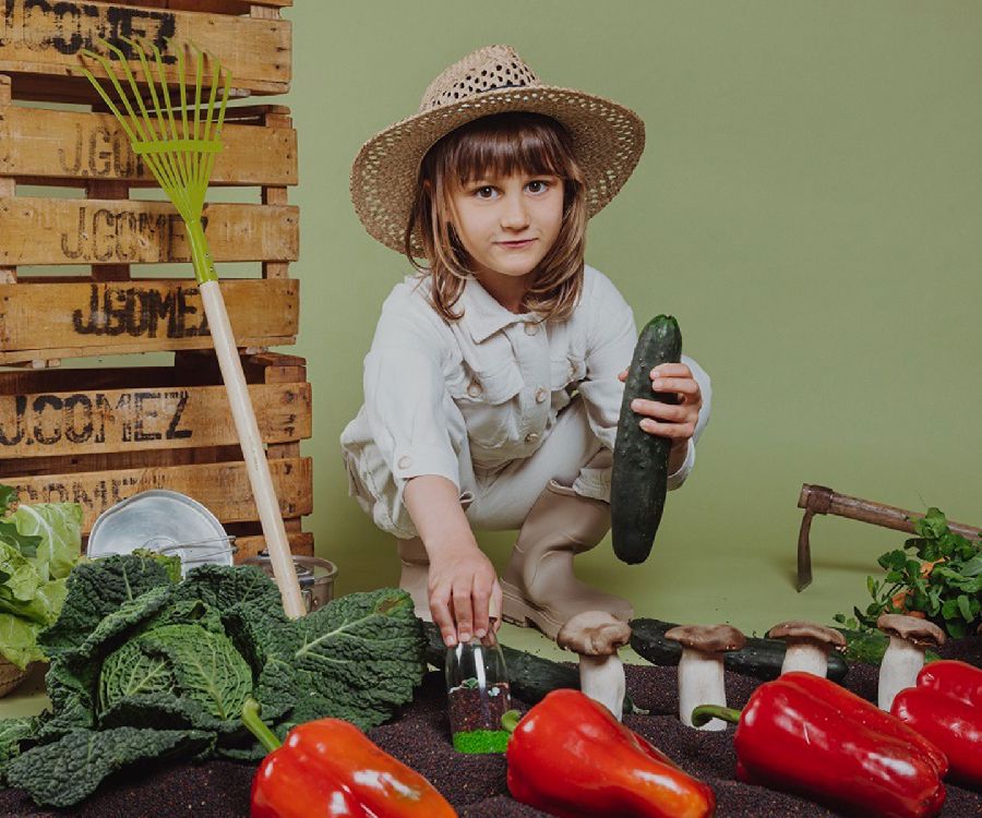 Gevulde fles & figuur Petit Boum Learn Bottle