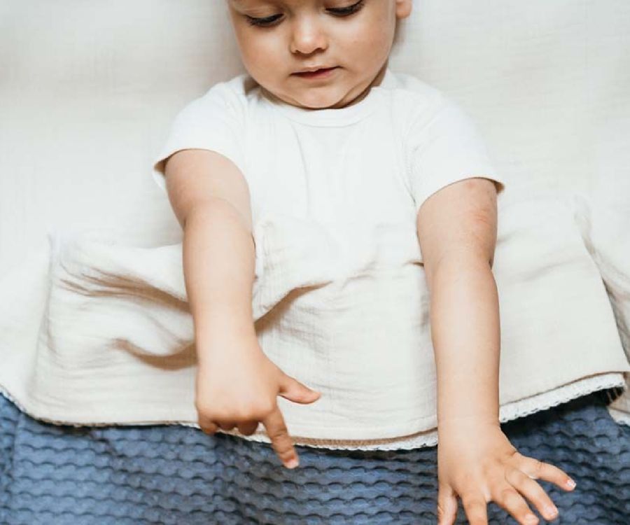 Deken Koeka, geschikt voor babybed 60x120/babybed 70x140 | Amsterdam bluestone