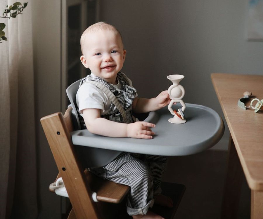 Zuignap speelgoed Mushie Hexapop suction toy