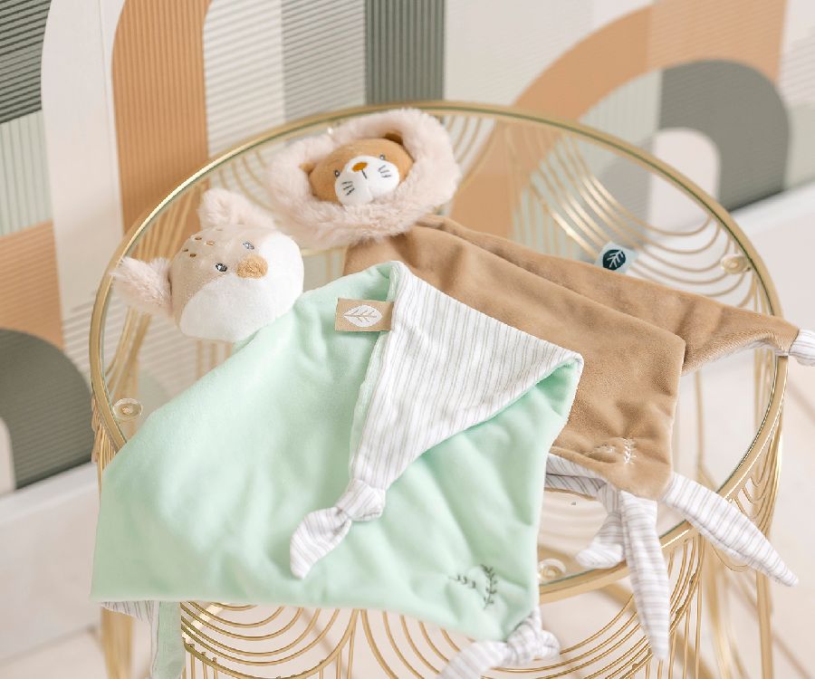 Knuffeldoek/fopspeendoekje Nattou, Maxi Doudou Ernest the lion | Flo, Ernest & Oli