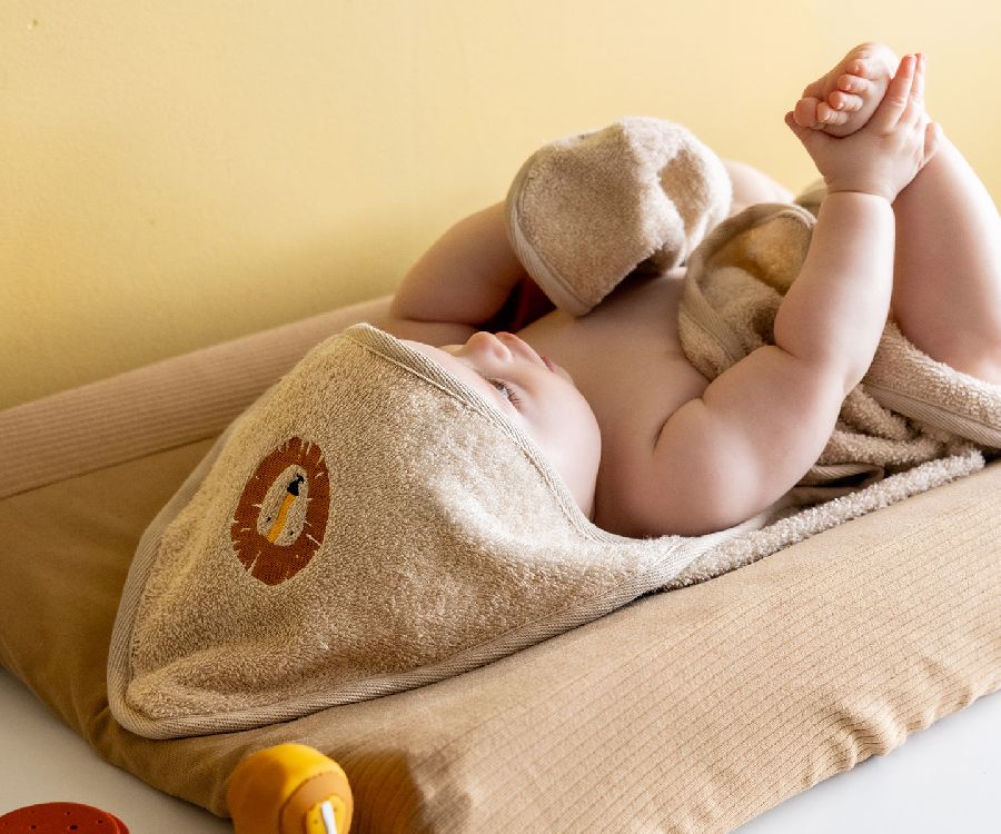 Badcape Trixie | Aura Lion