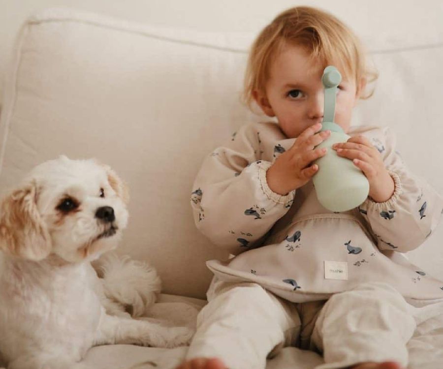 Slabbetje Mushie Long Sleeve Bib