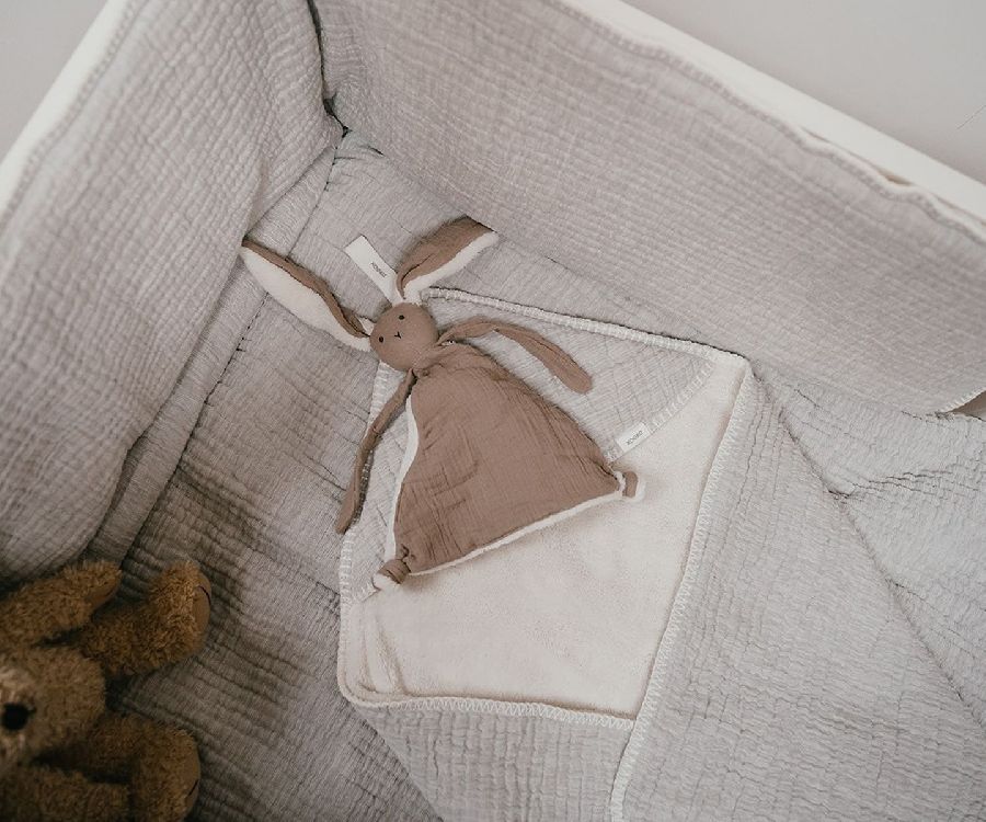 Tochtkussen Koeka Bedomrander/Boxomrander, geschikt voor babybed/park | Rivoli stone/Rivoli warm white