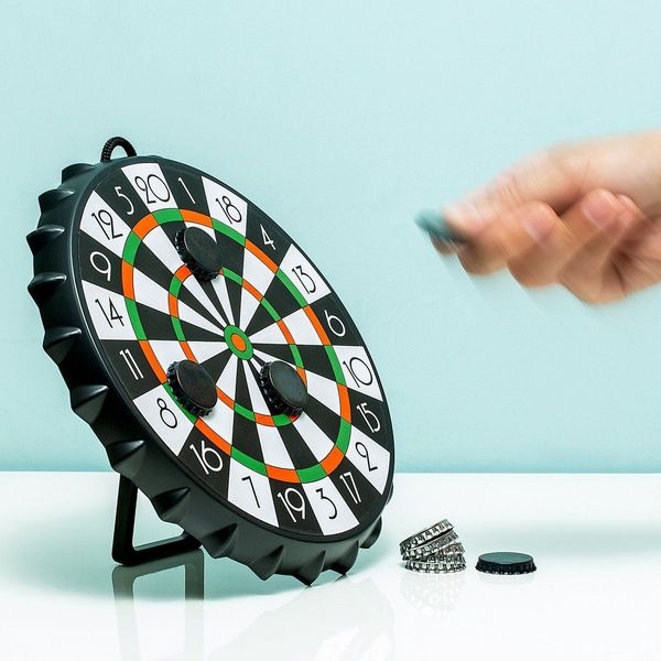 GADGET 1st, Bottle Cap Dart Board, zwart/wit/groen/rood, PVC/magnetisch, fun stuff