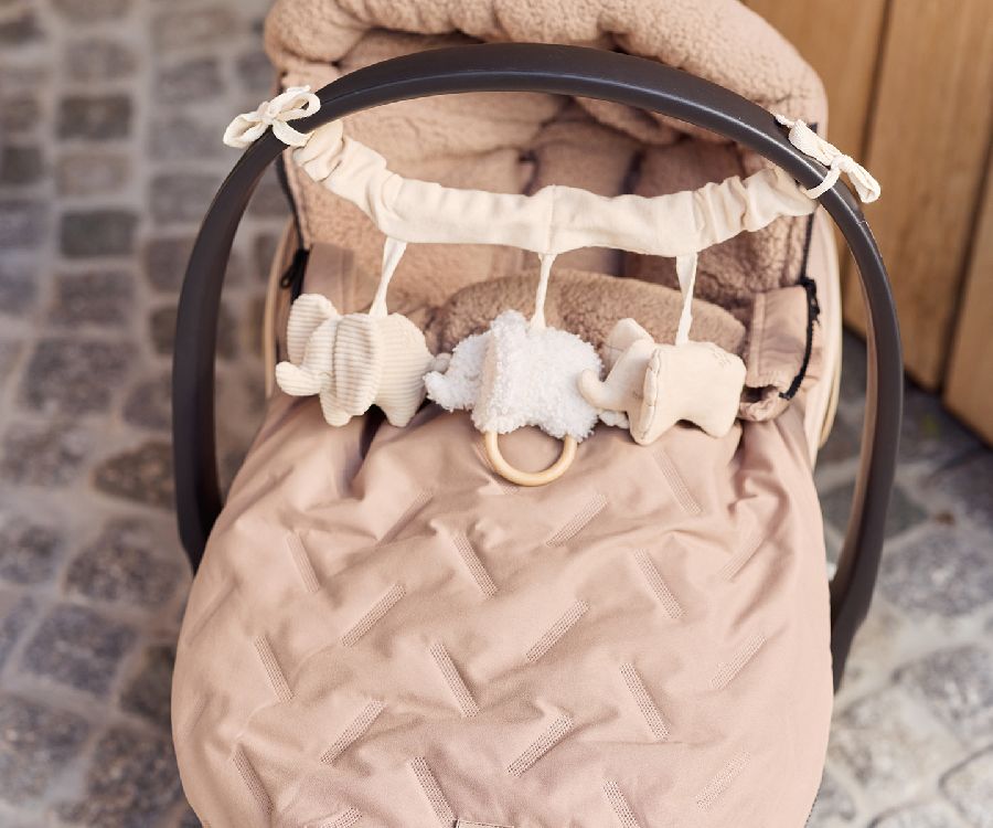 Voetenzak Jollein, geschikt voor autostoel groep 0+ | Embossed milky coffee
