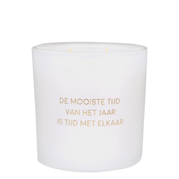 KAARS geurkaars, Sojakaars, rond, wit, tekst: de mooiste tijd van het jaar is tijd met elkaar, geur: winter wood, 1st