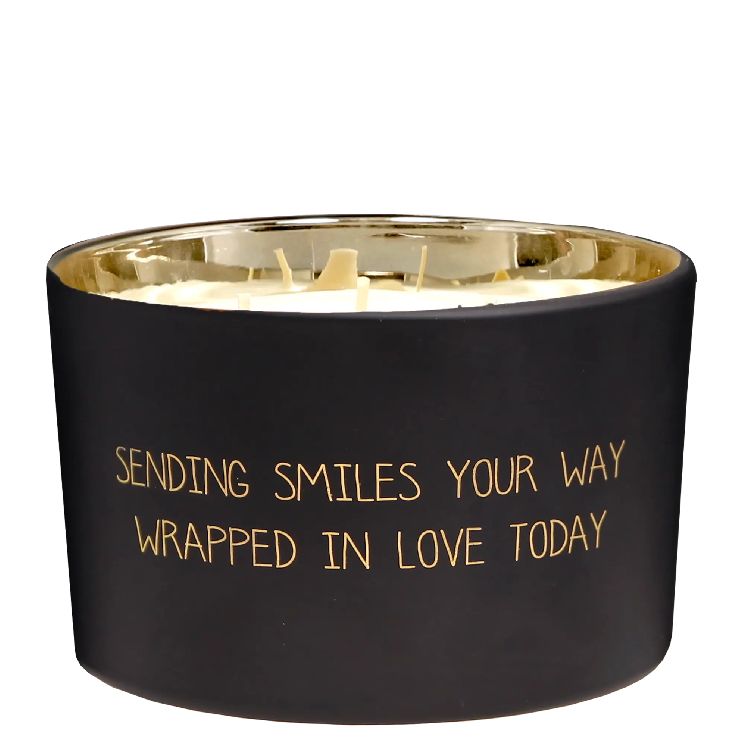 KAARS Sojakaars, mat, zwart, rond, tekst: sending smiles your way wrapped in love today, geur: warm cashmere, 1st