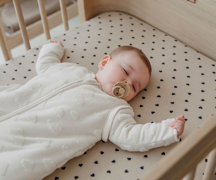 Hoeslaken Meyco Baby, geschikt voor babybed 70x140/babybed 70x150 | Sweet Heart soft sand-black