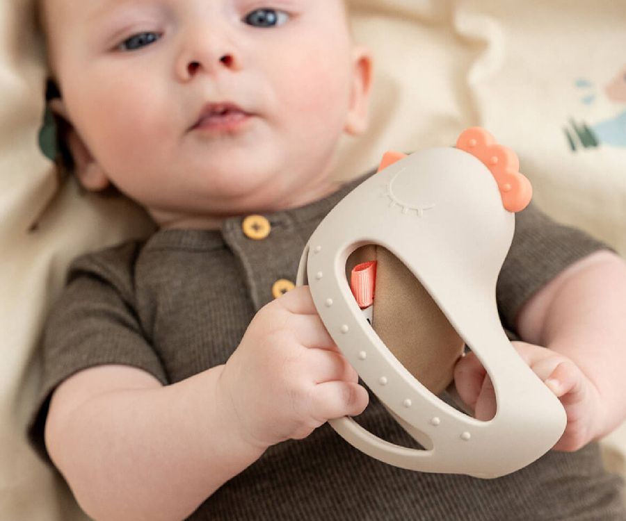 Rammelaar Done by Deer Clucky | Grip & Teether Toy W/Rattle