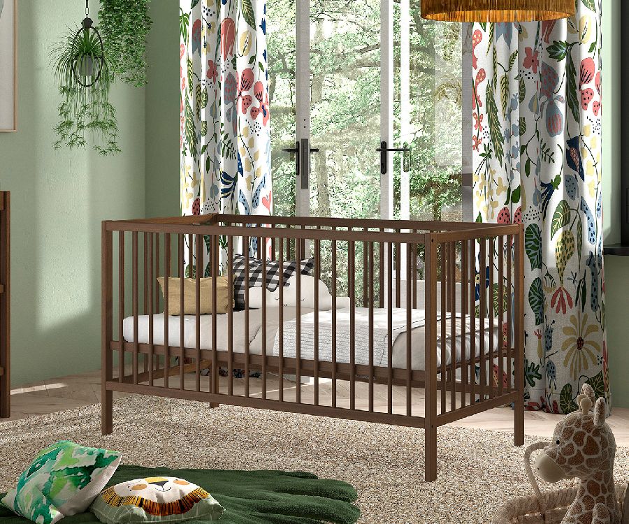 Bed Jaxx furniture, Dino Walnut 70x140 omvb, babybed omvormbaar tot bedbank