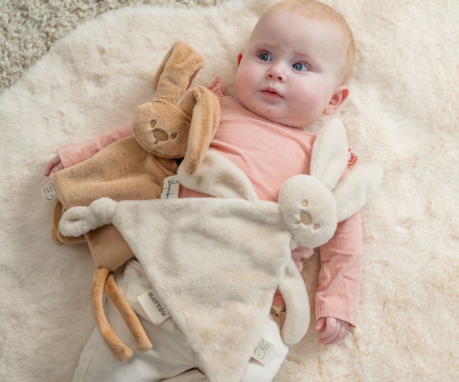 Knuffeldoek/fopspeendoekje Nattou, Doudou Triangle | Lapidou teddy sand/Lapidou sand