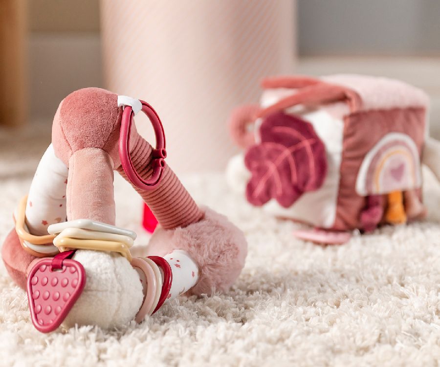 Zachte activiteitenkubus Nattou Pyramide | Lapidou powder pink