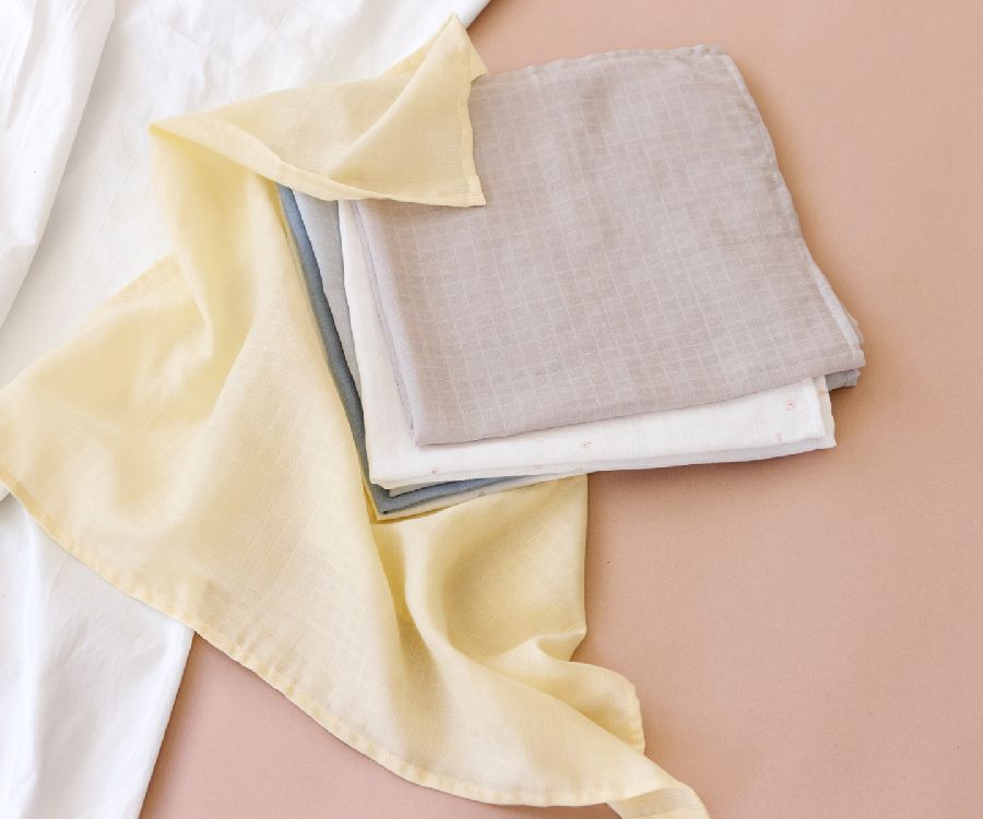 Tetra doek Laessig Swaddle & Burp Blanket L | Cozy Loved One pastel yellow
