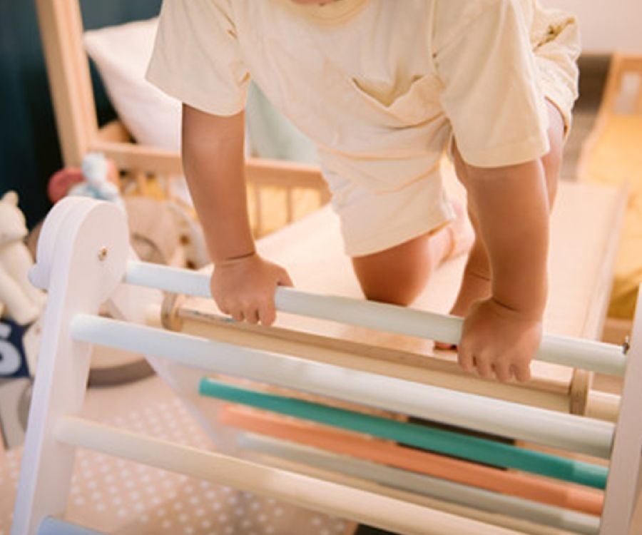 Klimrek Family Nation, Montessori Pikler Triangle